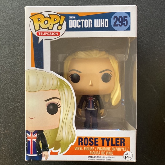 Doctor Who Rose Tyler and Sarah Jane Pop figures. 2 Rare figures. NIB - Picture 2 of 7